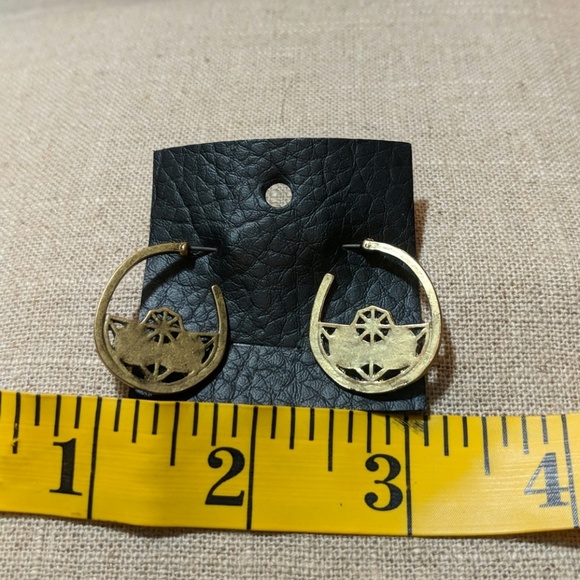 Free People earrings, one left! - Picture 2 of 2